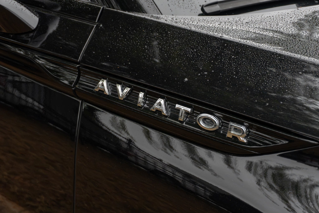 Used 2025 Lincoln Aviator Reserve w/ Jet Appearance Package RWD image 6