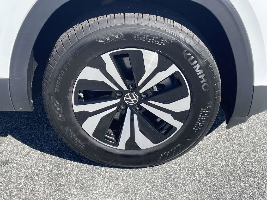 Certified 2026 Volkswagen Atlas Cross Sport SE FWD image 8