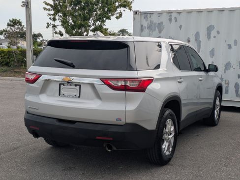 Used 2020 Chevrolet Traverse LS w/ LPO, Floor Liner Package FWD image 5