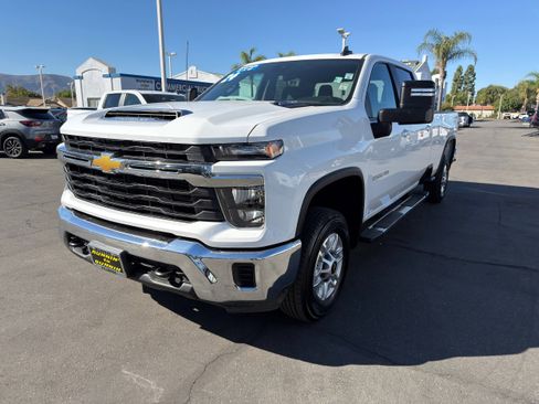 Used 2024 Chevrolet Silverado 2500 LT image 4