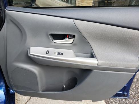 Used 2012 Toyota Prius V Three image 19