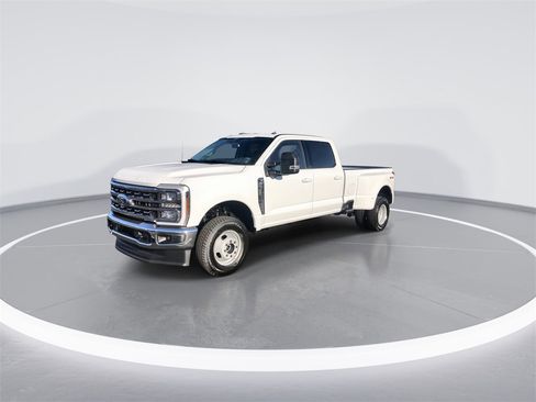 New 2026 Ford F350 XLT w/ XLT Premium Package image 4