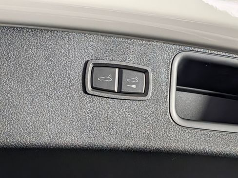 New 2026 Porsche Macan image 18