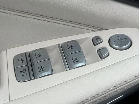 Certified 2025 BMW X7 M60i w/ Climate Comfort Package image 13