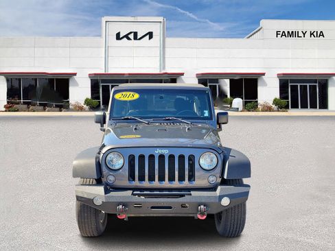 Used 2018 Jeep Wrangler Unlimited Sport w/ Connectivity Group AWD/4WD image 2