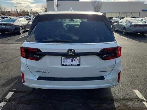 New 2026 Honda Odyssey Touring image 5