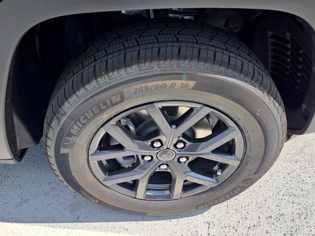 New 2027 Jeep Grand Cherokee Altitude RWD image 10