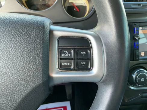 Used 2014 Dodge Challenger SXT image 24