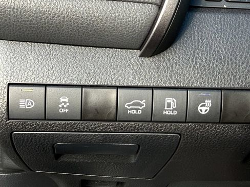 Used 2023 Toyota Camry SE w/ Cold Weather Package FWD image 21