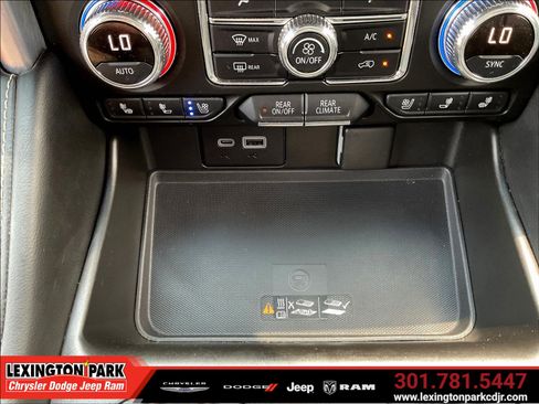 Used 2021 GMC Yukon SLT w/ SLT Premium Package AWD/4WD image 15