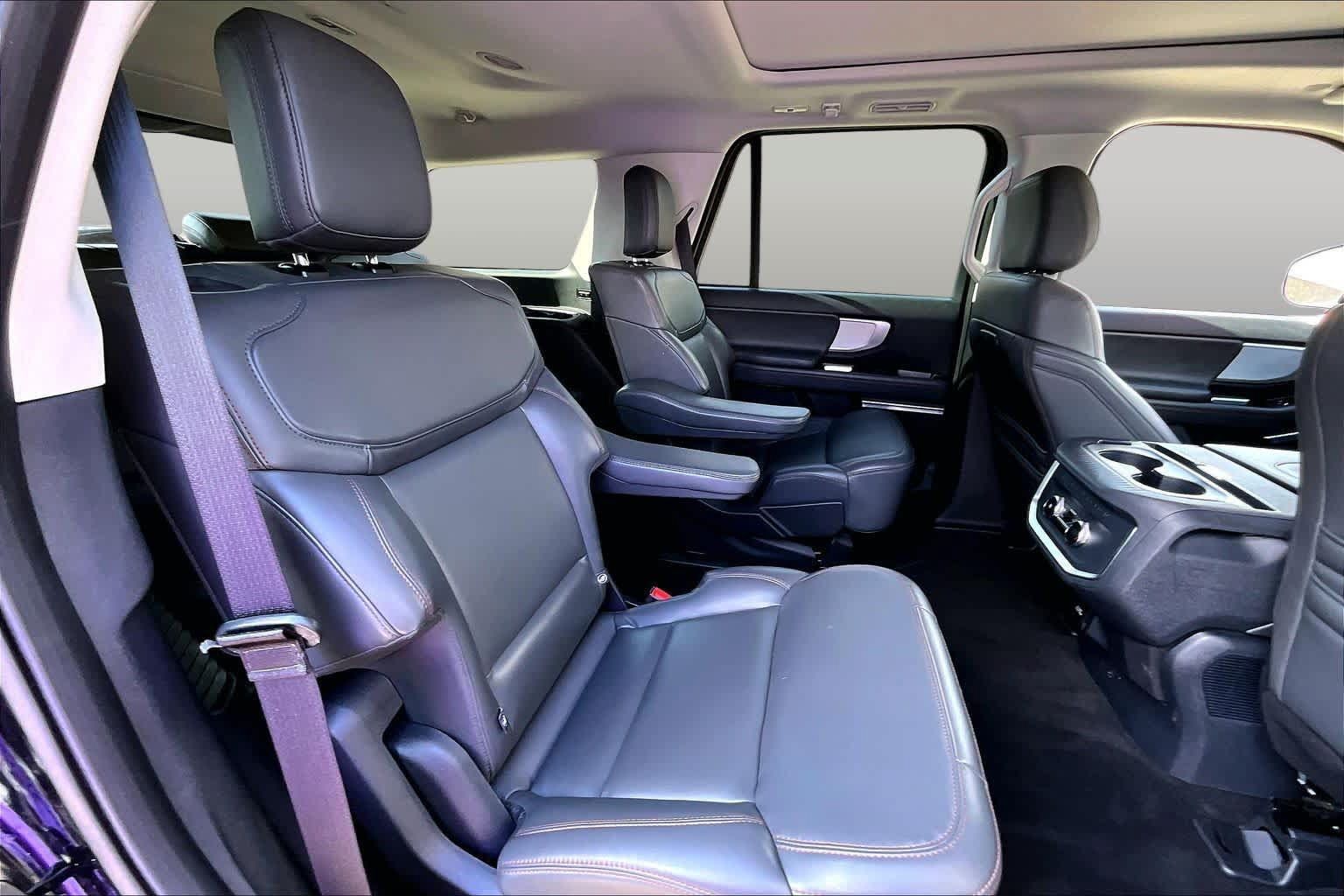 Used 2025 Ford Expedition Active RWD image 20