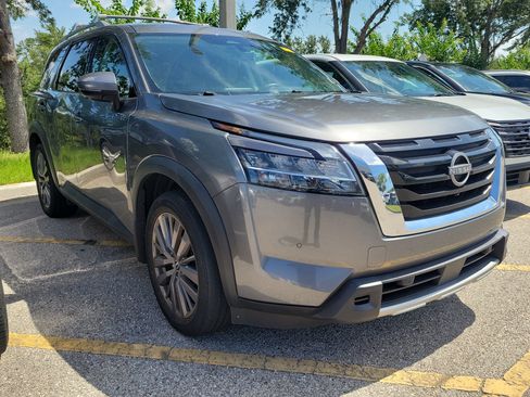 Certified 2023 Nissan Pathfinder SL w/ SL Premium Package AWD/4WD image 2