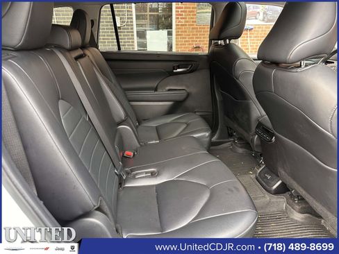Used 2024 Toyota Highlander XLE image 15