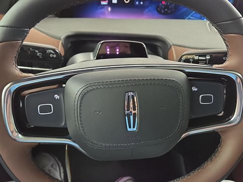 New 2025 Lincoln Navigator Reserve image 9