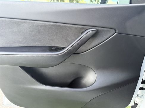 Used 2021 Tesla Model Y Long Range image 33