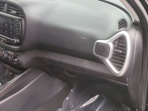 Used 2023 Kia Soul LX w/ LX Technology Package FWD image 18