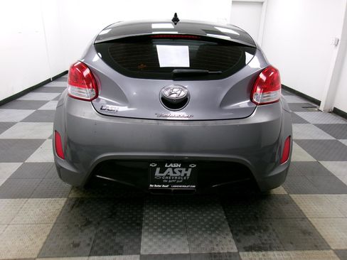 Used 2017 Hyundai Veloster Value Edition image 12