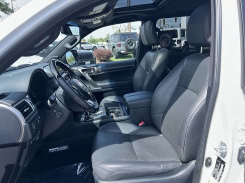 Used 2023 Lexus GX 460 Luxury w/ Sport Design Package AWD/4WD image 13