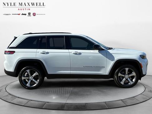 New 2026 Jeep Grand Cherokee Limited RWD image 17