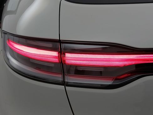 Certified 2024 Porsche Macan S image 36