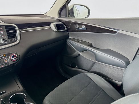 Used 2019 Kia Sorento LX image 26
