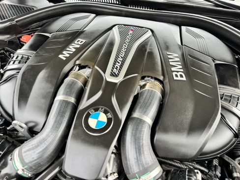 Used 2018 BMW M550i xDrive AWD/4WD image 53