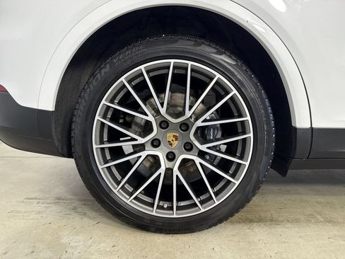 Certified 2021 Porsche Cayenne E-Hybrid AWD/4WD image 16