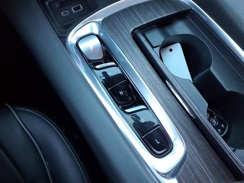 Certified 2024 Buick Enclave Avenir w/ Avenir Technology Package image 23