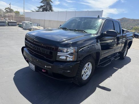 Used 2008 Chevrolet Silverado 1500 LT w/ EZ-Lift Tailgate Package RWD image 3
