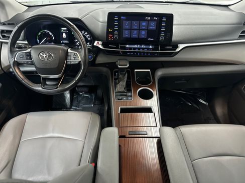 Used 2021 Toyota Sienna XLE image 20