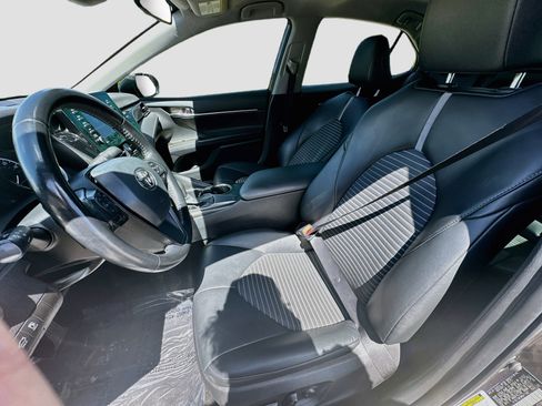 Used 2021 Toyota Camry SE FWD image 13