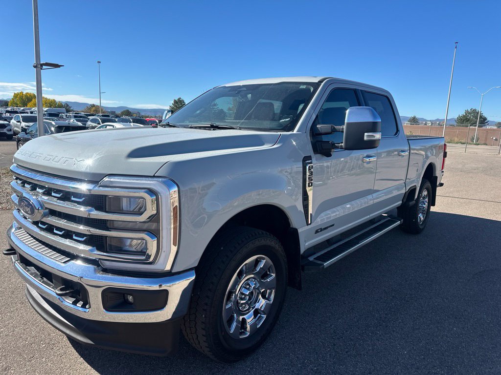 Used 2025 Ford F350 Lariat AWD/4WD image 3