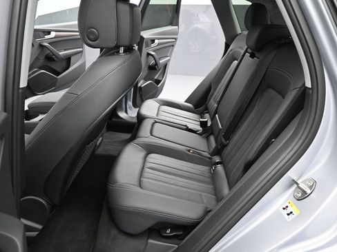 Used 2023 Audi Q5 2.0T Premium w/ Convenience Package image 19