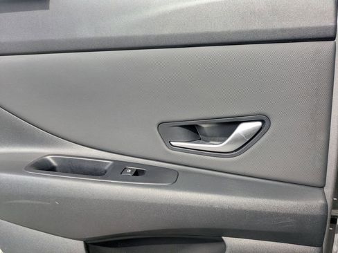 Used 2025 Hyundai Elantra Limited FWD image 21