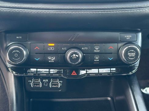 Used 2021 Dodge Durango SXT image 11