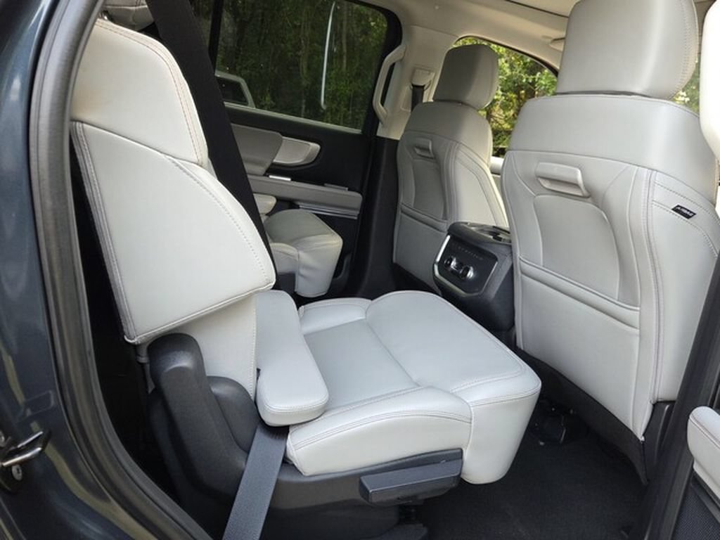 Used 2025 Ford Expedition Active AWD/4WD image 17