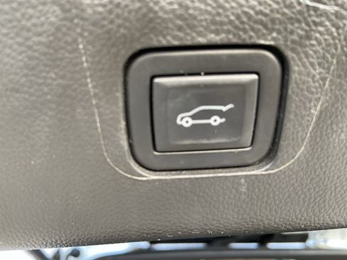 Used 2023 Chevrolet Traverse LT w/ LPO, Cargo Package AWD/4WD image 47