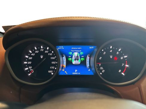 Used 2018 Maserati Ghibli RWD image 25