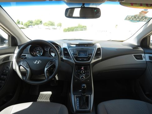 Used 2014 Hyundai Elantra SE w/ Option Group 02 FWD image 11