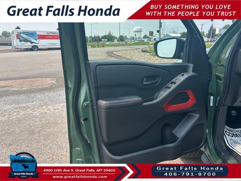 Used 2026 Nissan Frontier PRO-4X w/ Tow Package AWD/4WD image 10
