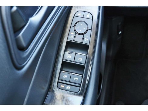 Used 2025 Nissan Rogue S image 20