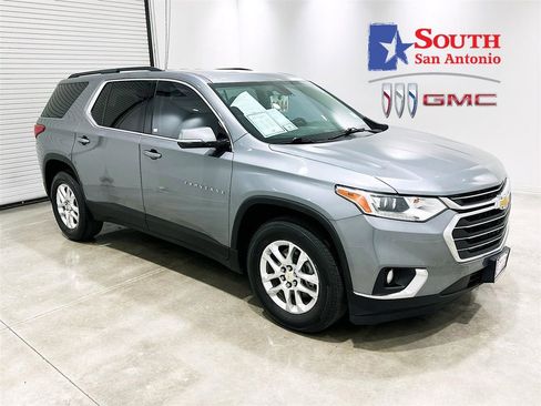 Used 2020 Chevrolet Traverse LT image 1