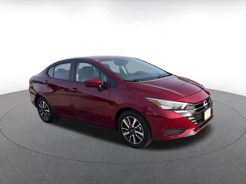 Used 2025 Nissan Versa SV image 2