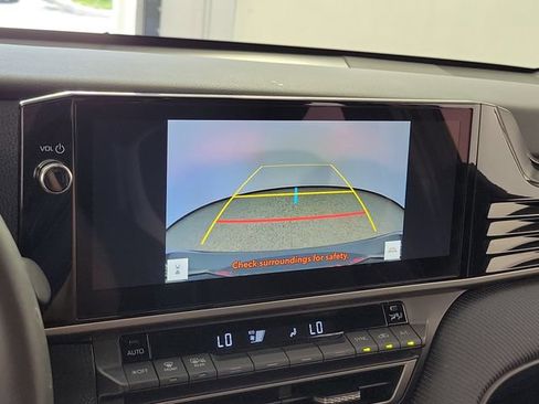 Used 2025 Toyota Camry Hybrid FWD image 29