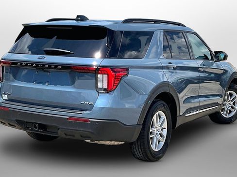 Used 2025 Ford Explorer Active AWD/4WD image 11