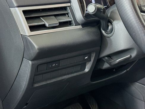 Used 2024 Mitsubishi Outlander SE image 17