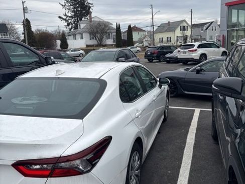 Used 2021 Toyota Camry LE image 4