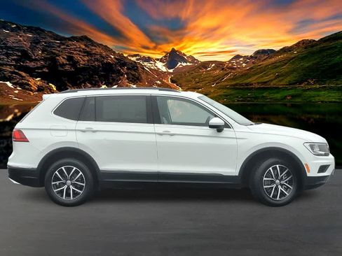 Used 2021 Volkswagen Tiguan SE w/ Panoramic Sunroof Package image 7