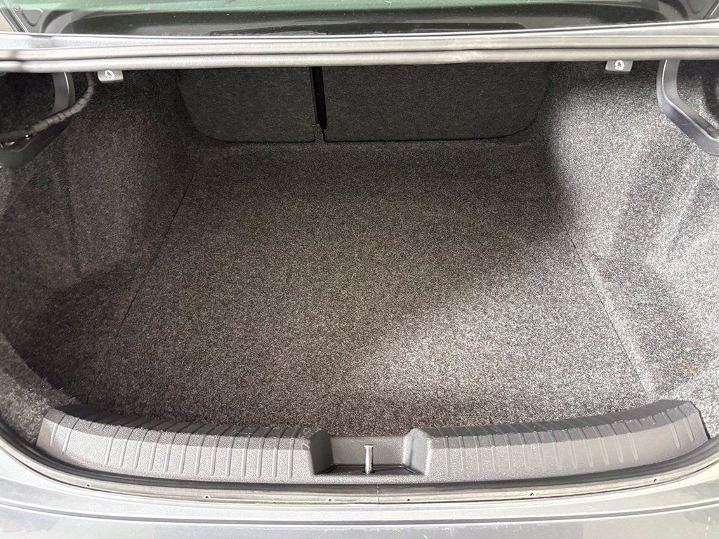 Used 2024 Volkswagen Jetta SE FWD image 35