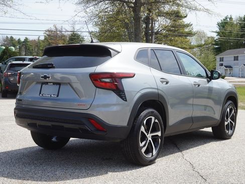 Used 2024 Chevrolet Trax RS FWD image 5